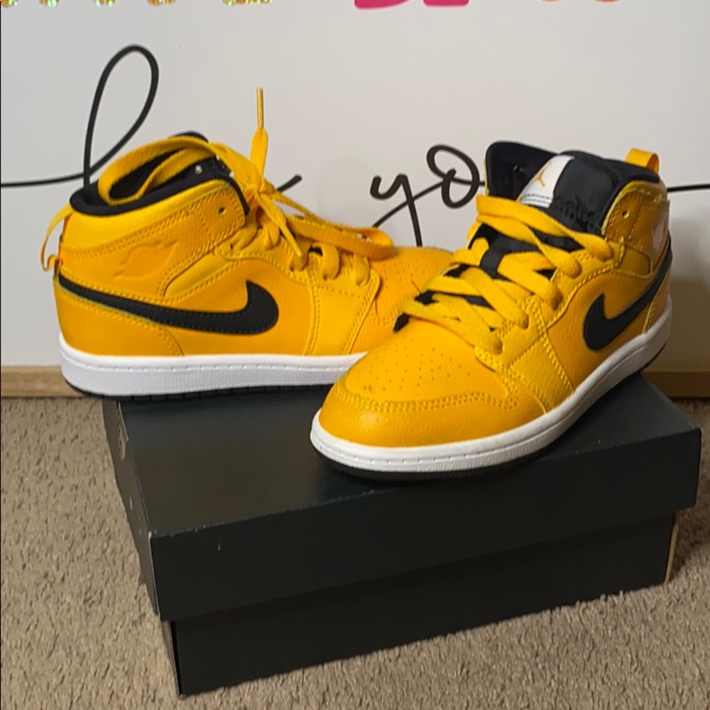 Air Jordan 1 Mid